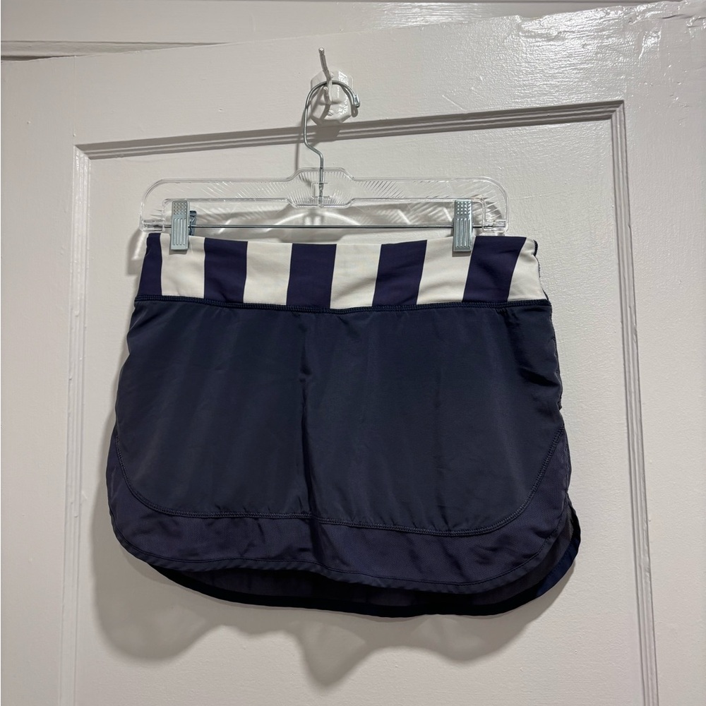 Lulu Lemon Navy and White Women's Skirt with shorts under